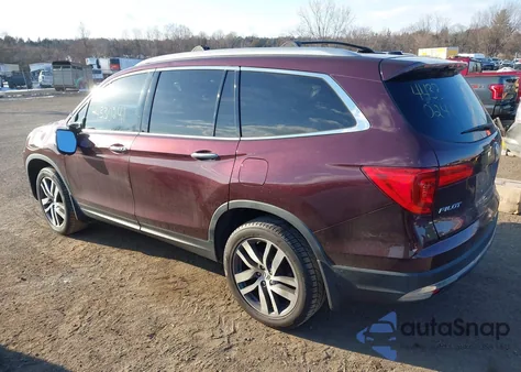 2017 Honda Pilot Touring z USA, uszkodzony, nr VIN 5FNYF6H92HB042044